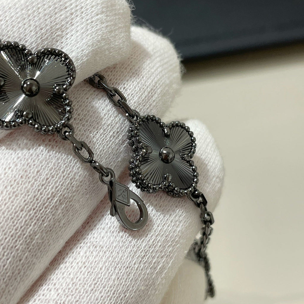 [Timi]New CLOVER 5 MOTIF BLACK BRACELET