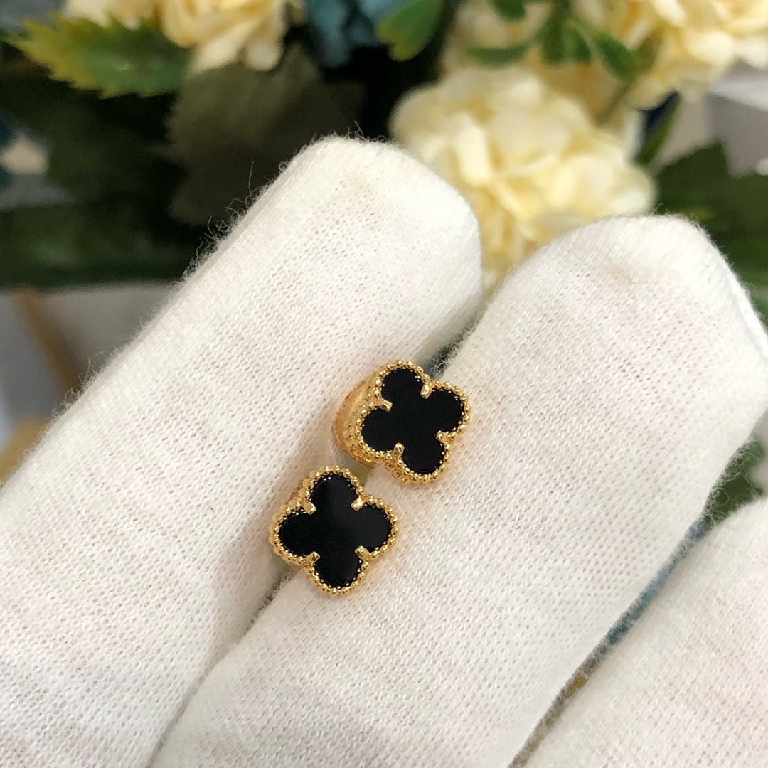 TimiCLOVER MINI GOLD EARRINGS