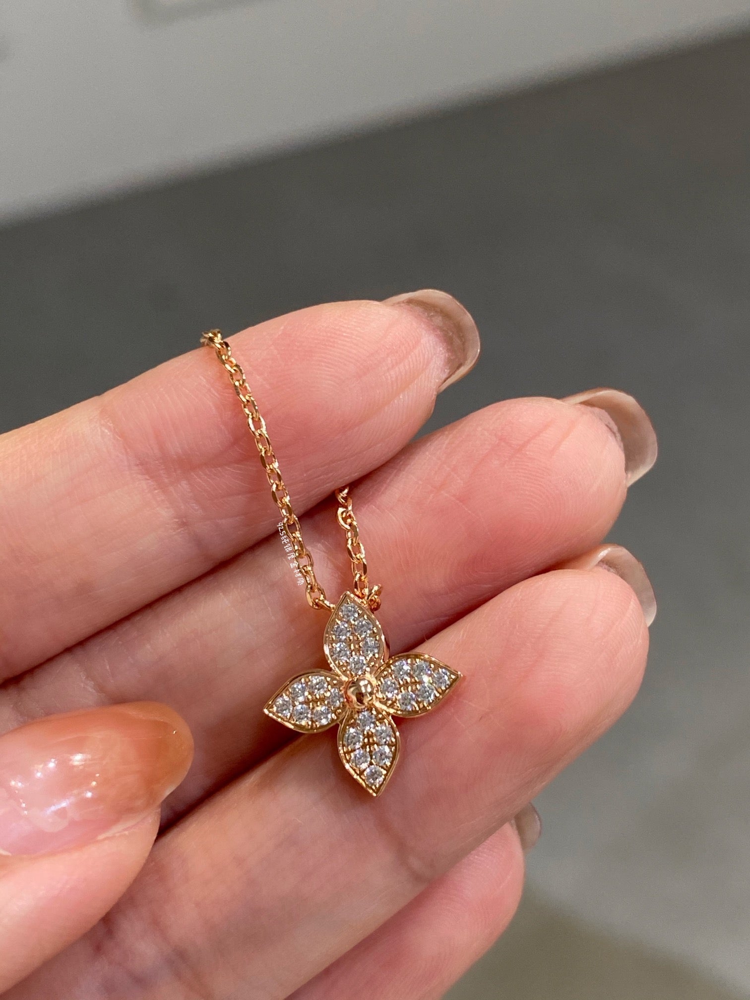 TimiSTAR DIAMOND NECKALCE