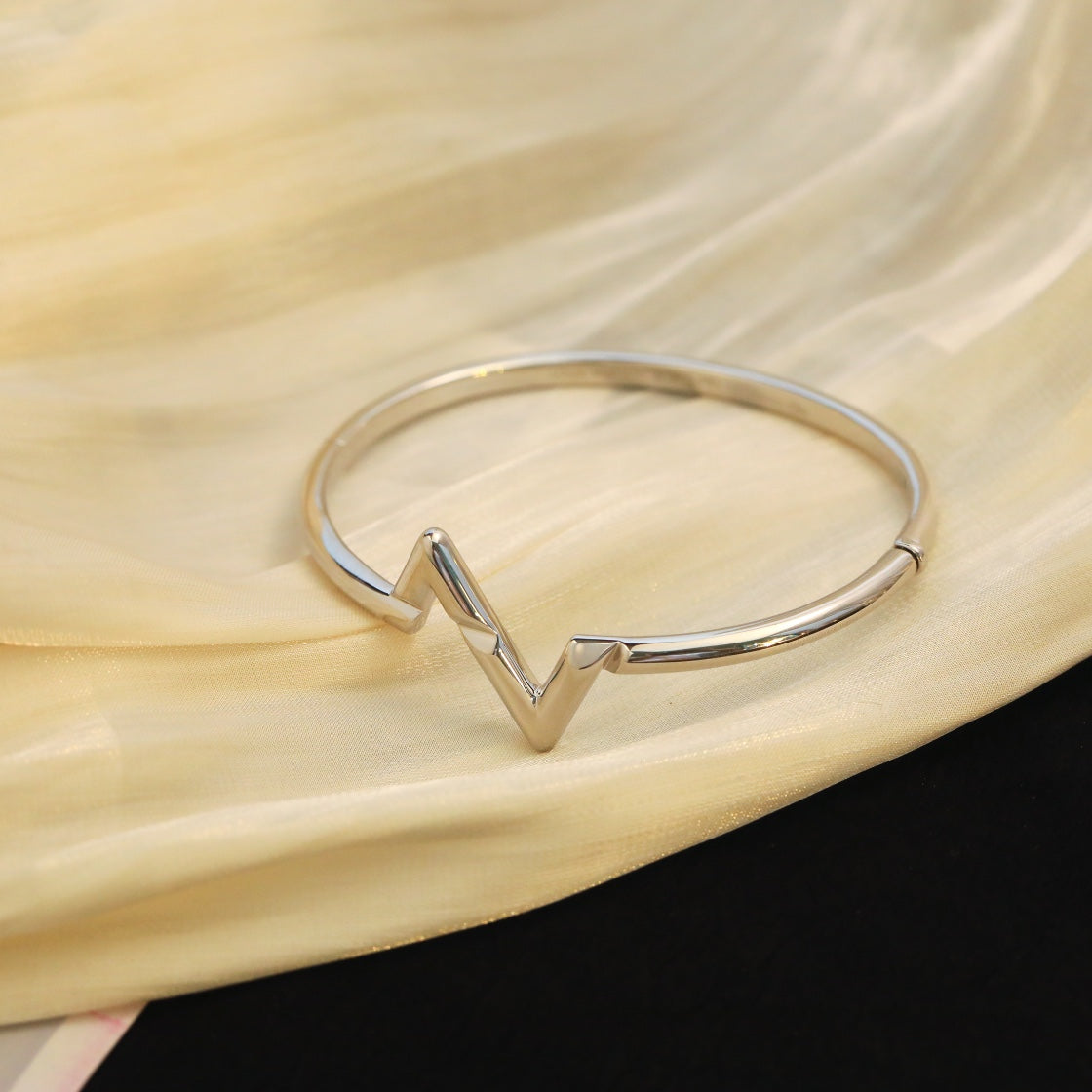 TimiVOLTE UPSITE DOWN BRACELET