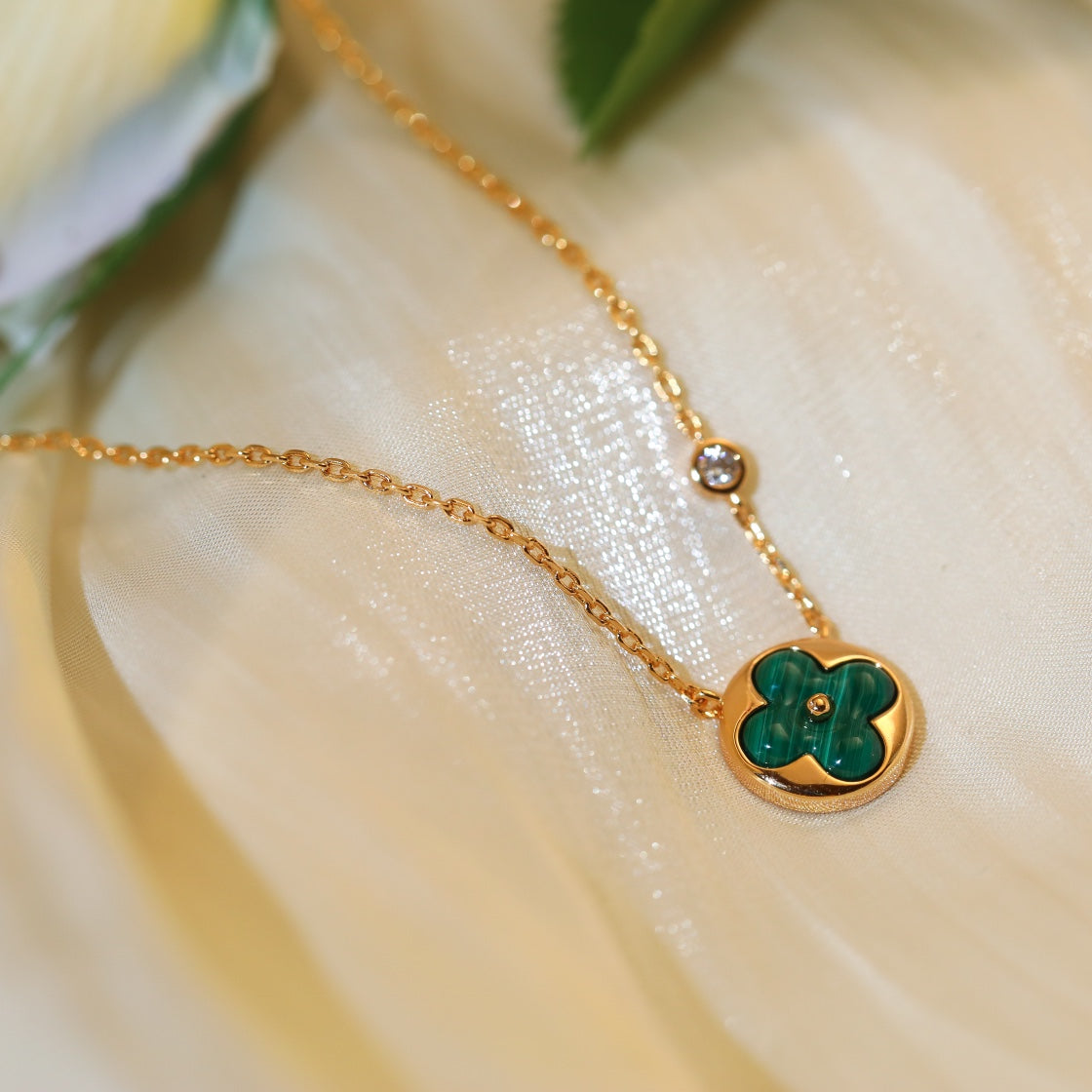 TimiSUN PEDANT PINK GOLD 1 DIAMOND NECKLACE