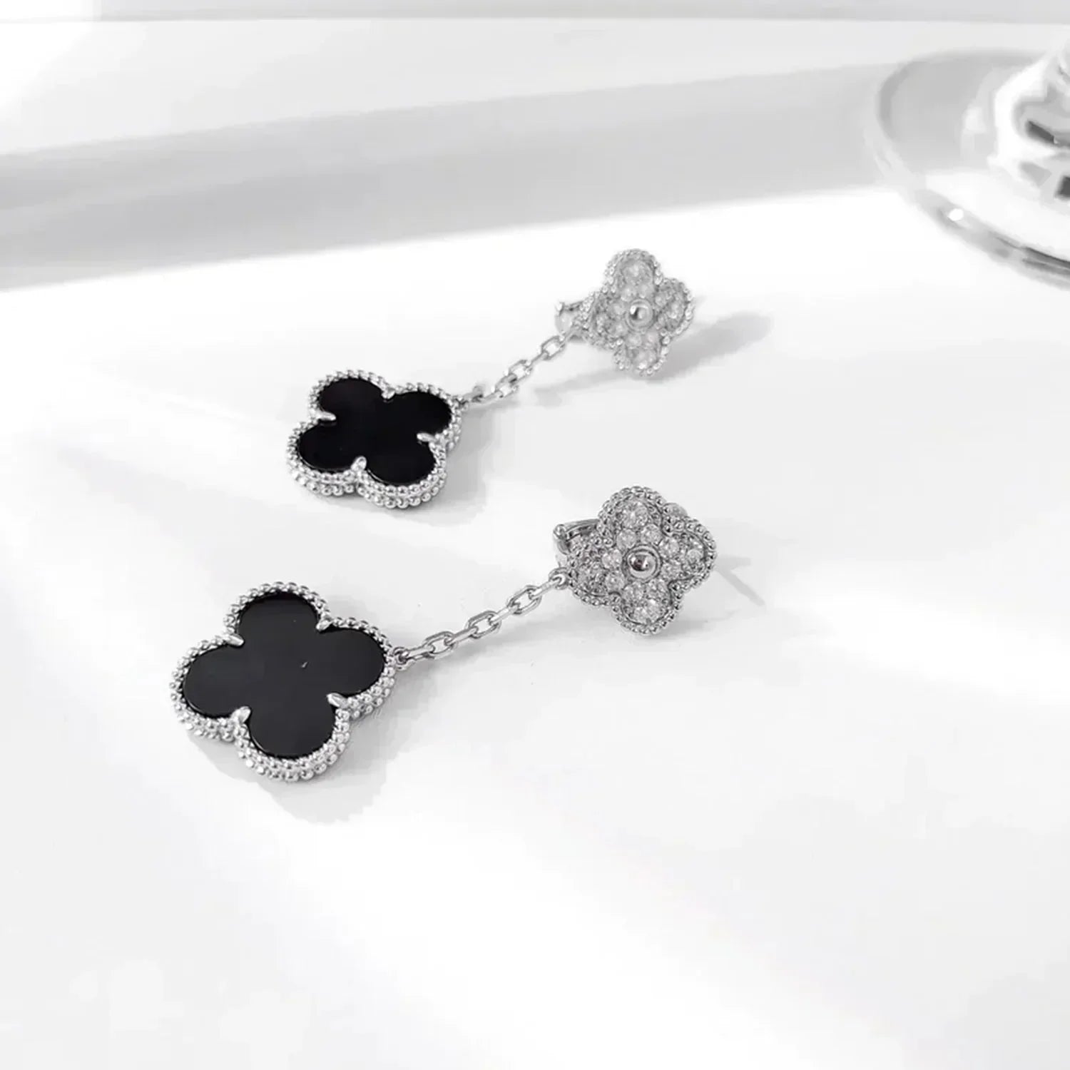TimiCLOVER 2 MOTIFS  DIAMOND ONYX EARRINGS SILVER