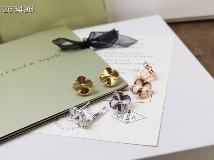 TimiCLOVER MEDIUM STUD EARRINGS