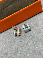 TimiPOP H SKY BLUE STUD EARRINGS