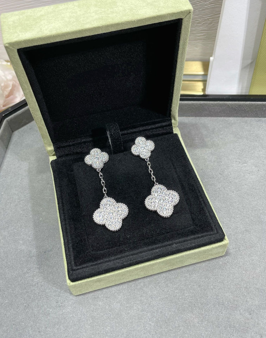 TimiCLOVER 2 MOTIFS DIAMOND PAVED SILVER EARRINGS