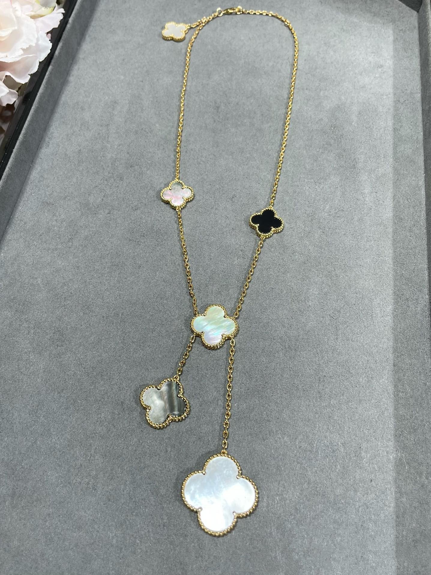TimiCLOVER 6 MOTIF MOP ONYX GOLD NECKLACE