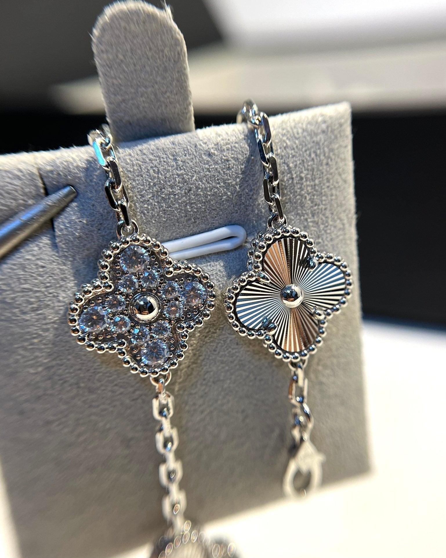 [Timi] CLOVER 5 MOTIF LASER BRACELET COLLECTION