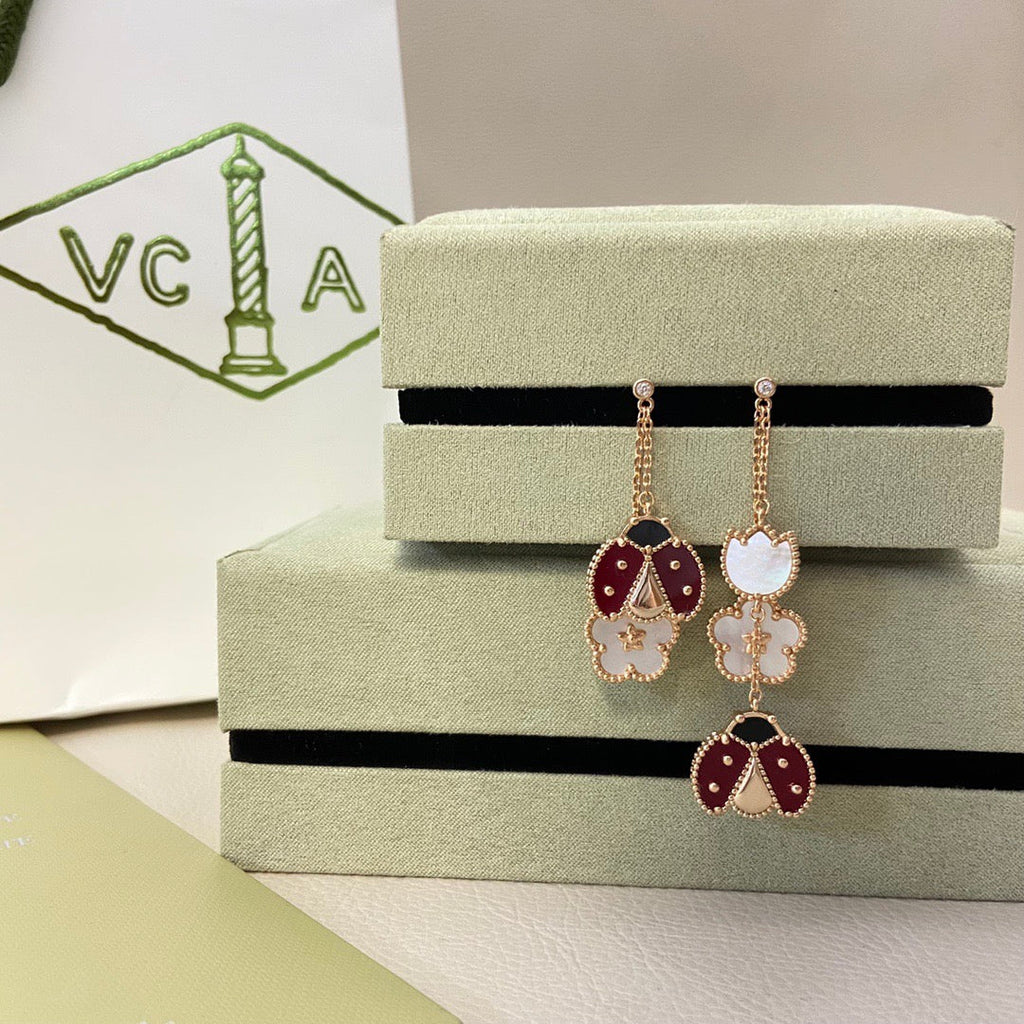 ¡®Timi¡¯LUCKY LADYBUG WHITE MOP EARRINGS