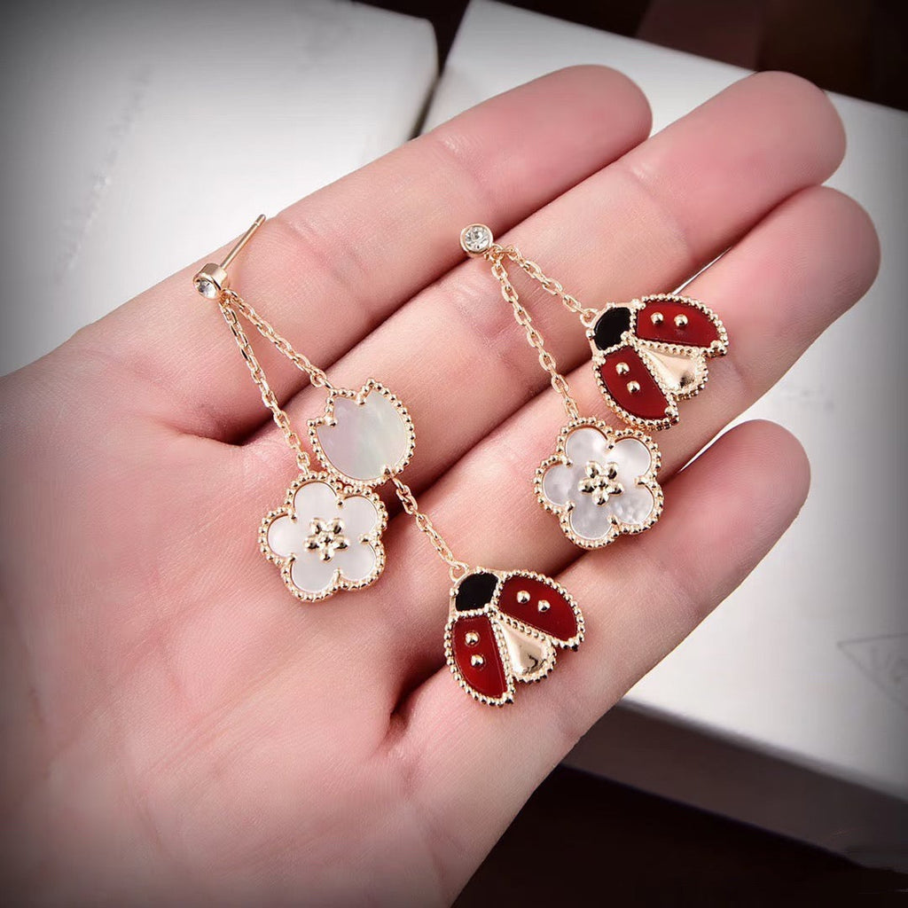 ¡®Timi¡¯LUCKY LADYBUG WHITE MOP EARRINGS