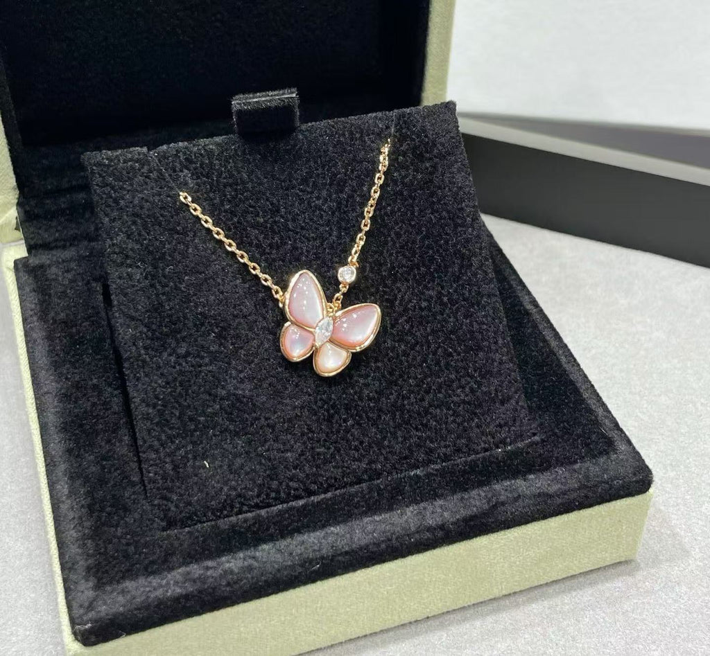 [Timi] BUTTERFLY PINK MOTHER-OF-PEARL DIAMOND NECKLACE