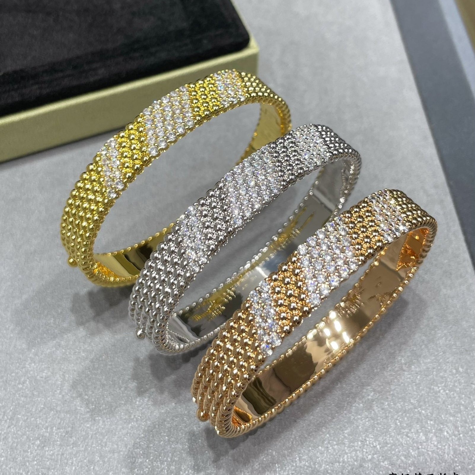 [Timi]  PERLEE DIAMOND BRACELET ,5-ROW DIAMOND-SET DESIGN