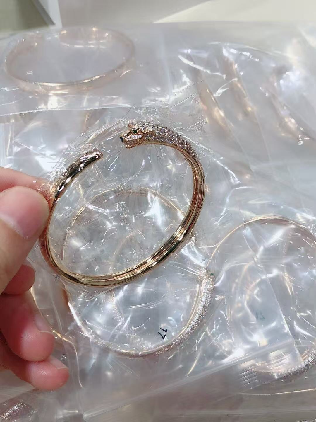 Diamond-studded leopard-head bracelet