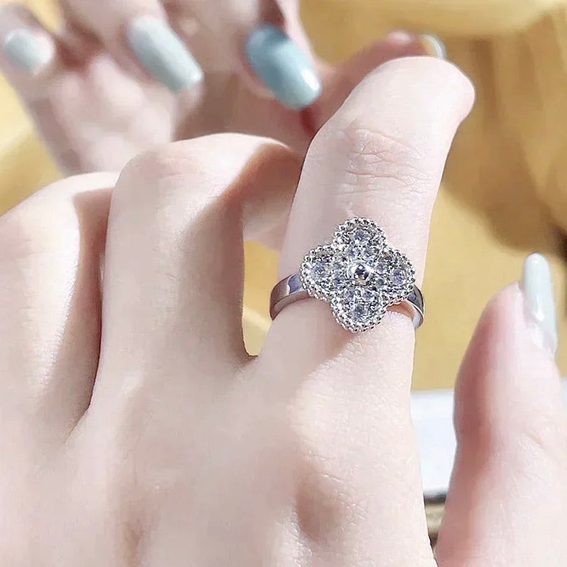 TimiCLOVER DIAMOND RING