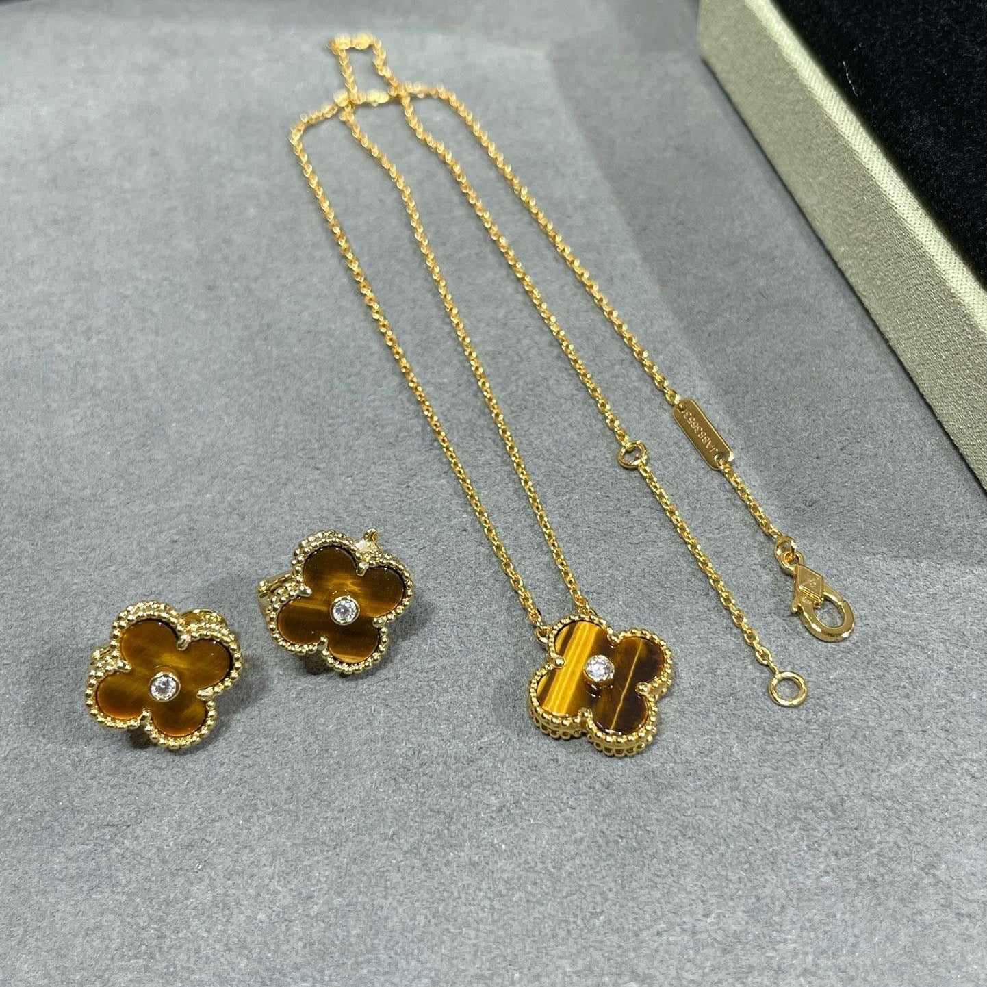TimiCLOVER 15MM DIAMOND AND YELLOW TIGER'S EYE AGATE necklace