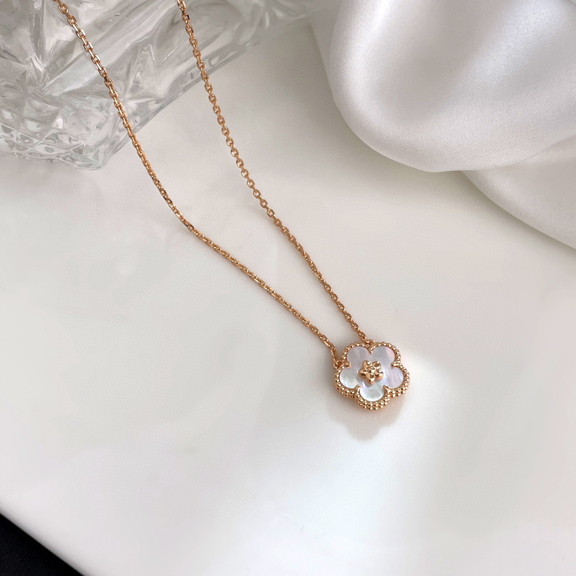 TimiLUCKY  WHITE MOP  PLUM BLOSSOM NECKLACE