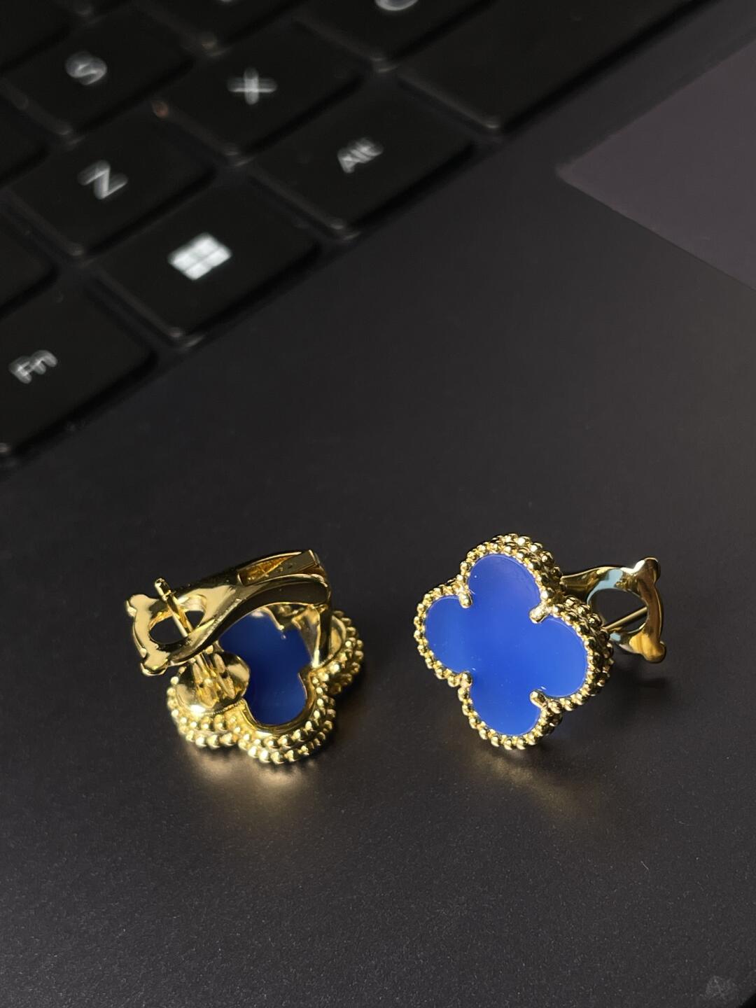 [Timi] CLOVER LARGE (20mm) 1 MOTIFS BLUE MOP STUD EARRINGS