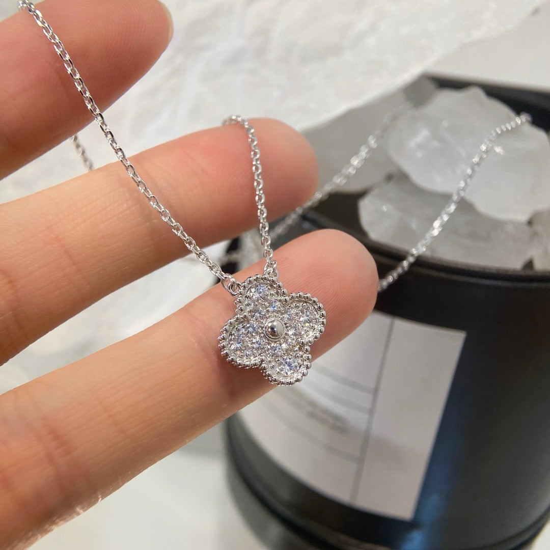 TimiCLOVER 15MM DIAMOND SINGLE FLOWER NECKLACE