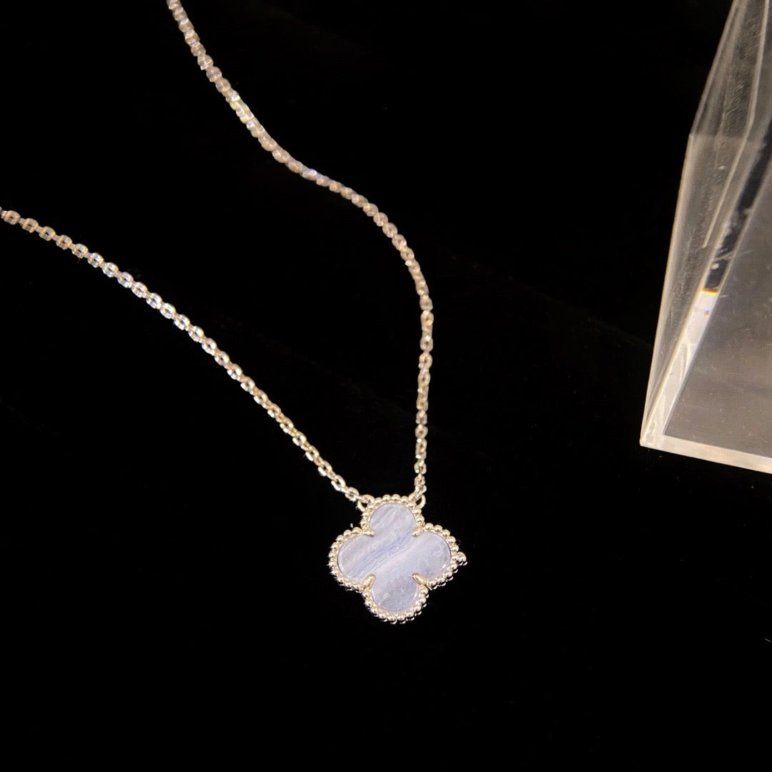 TimiCLOVER 15MM BLUE CHALCEDONY NECKLACE SILVER