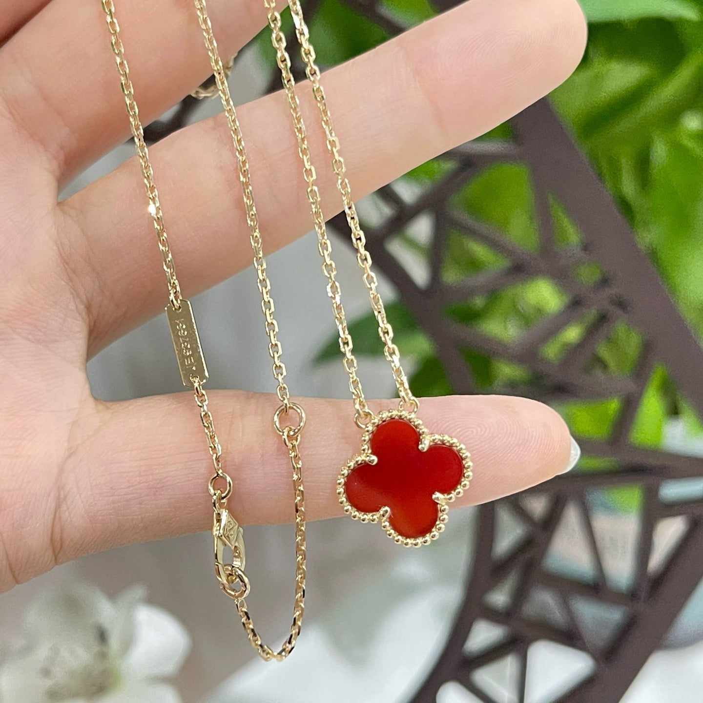 TimiCLOVER 15MM CARNELIAN SINGLE FLOWER NECKLACE