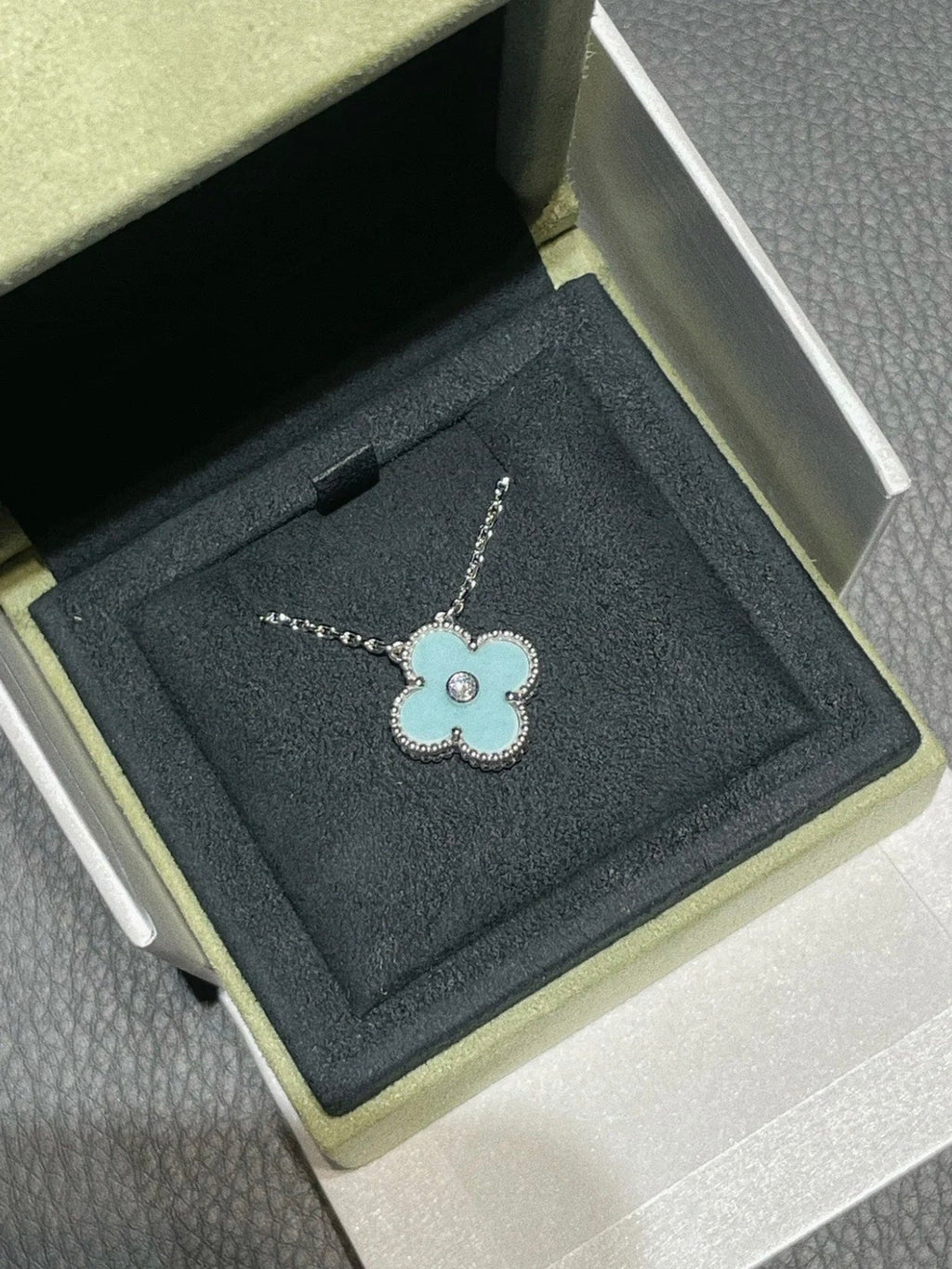TimiCLOVER 1 DIAMOND LIGHT BLUE SILVER NECKLACE
