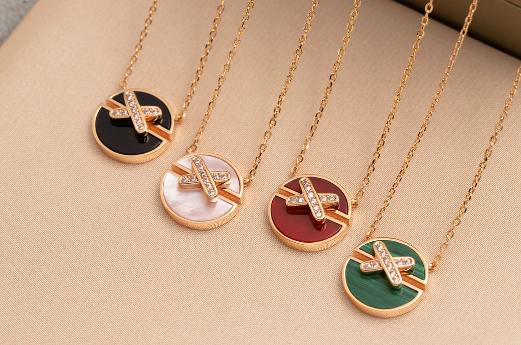 TimiJEUX DE PINK GOLD DIAMOND NECKLACE