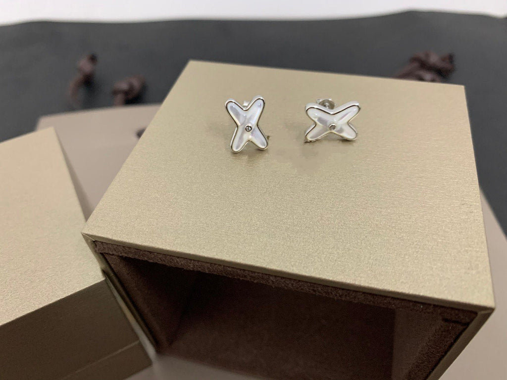 TimiJEUX DE WHITE MOP SILVER DIAMOND EARRINGS