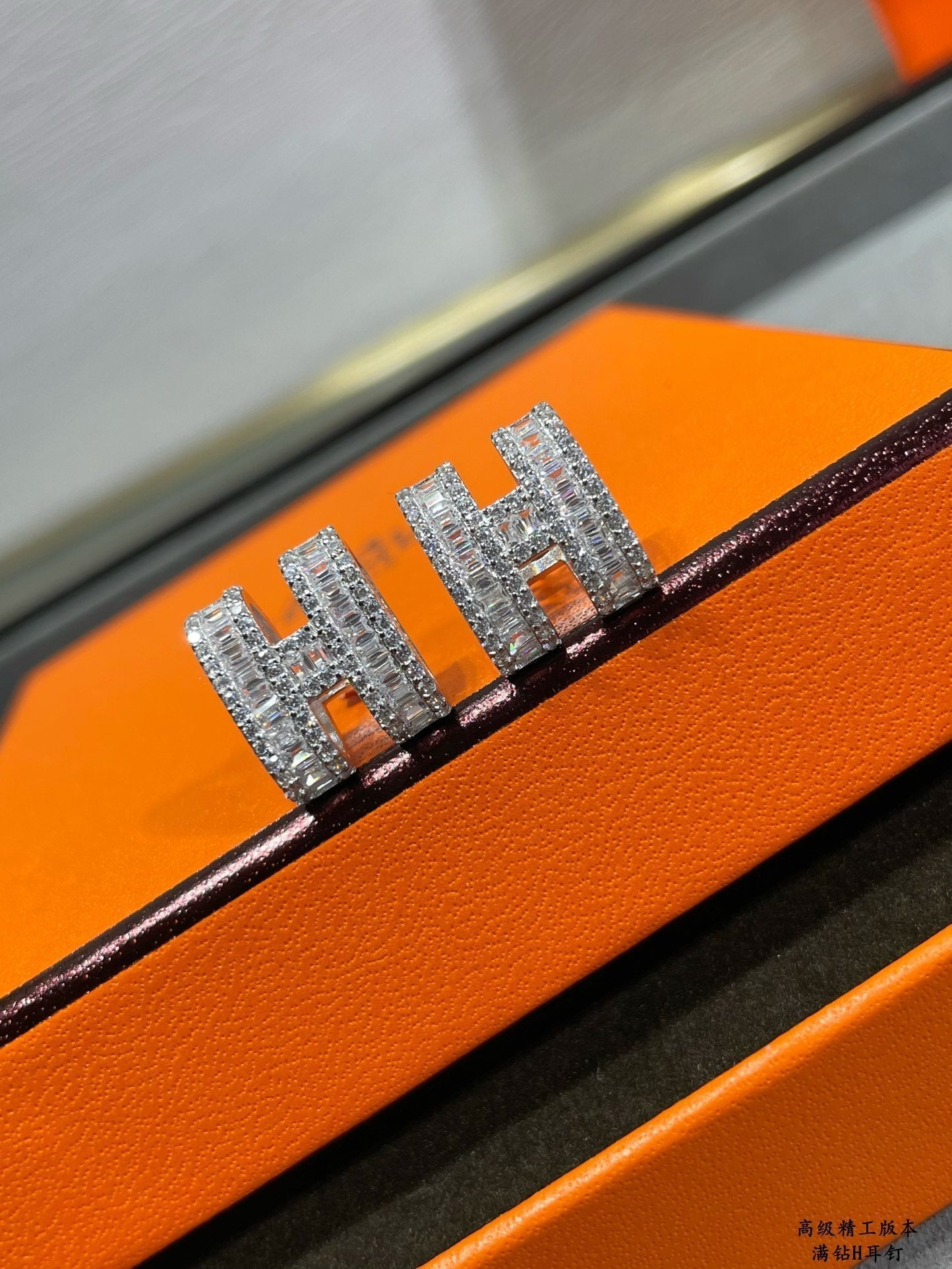 TimiH STUD EARRINGS WITH SILVER DIAMONDS