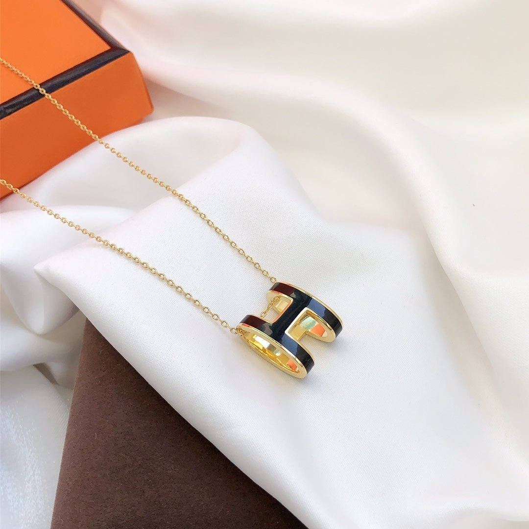 TimiHM CLIC BLACK ENAMEL GOLD NECKLACE