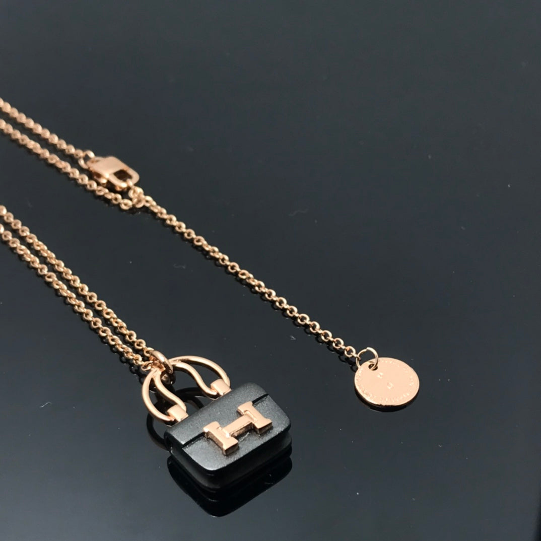 TimiWOMEN'S HM AMULETTES CONSTANCE PENDANT NECKLACE