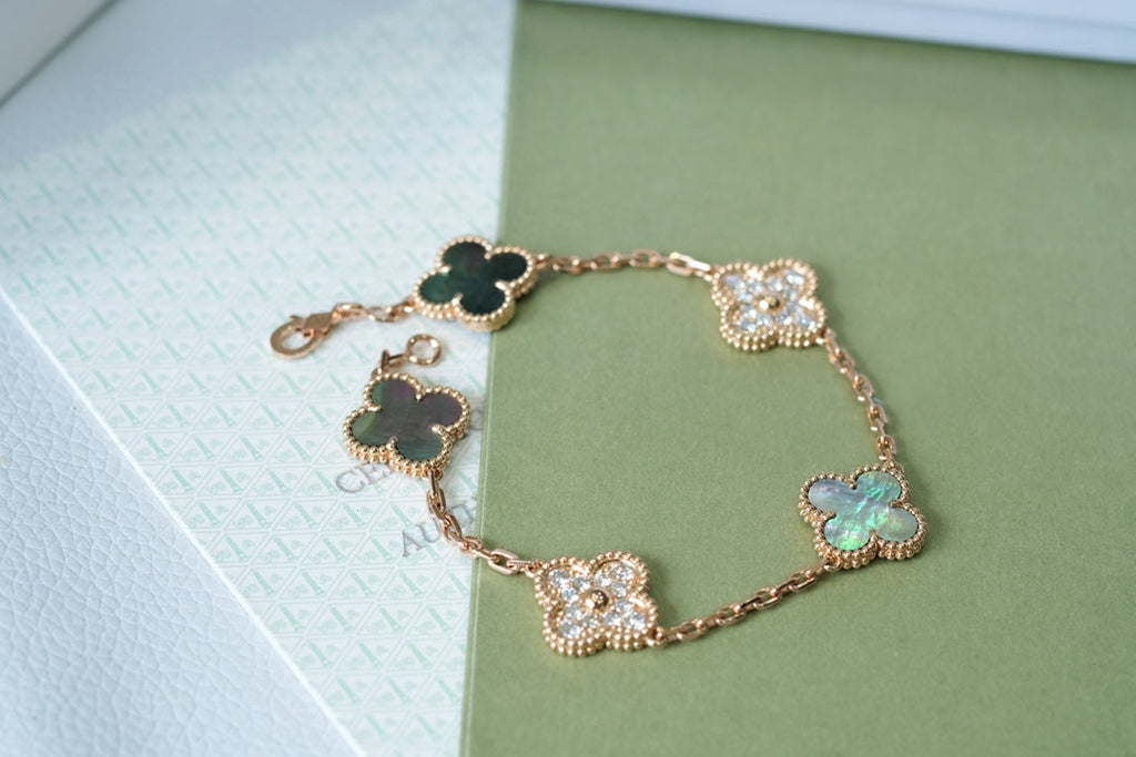 [Timi]New  CLOVER 5 MOTIF GRAY MOP BRACELET COLLECTION