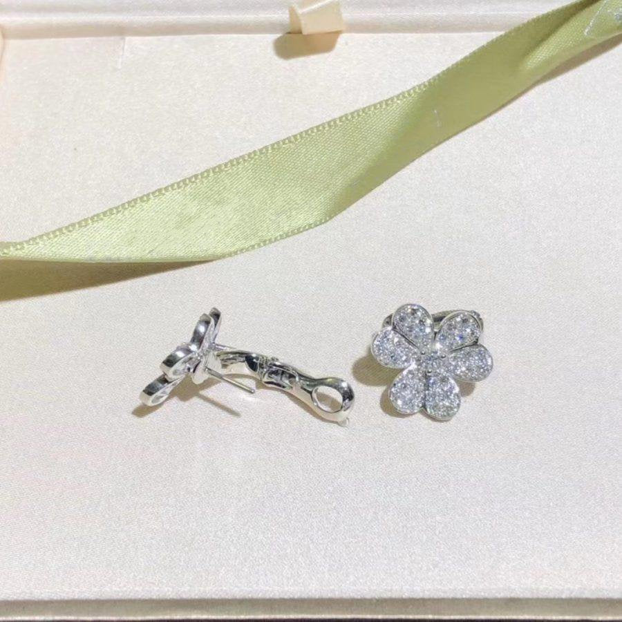 TimiFRIVOLE SILVER FLOWER DIAMOND EARRINGS