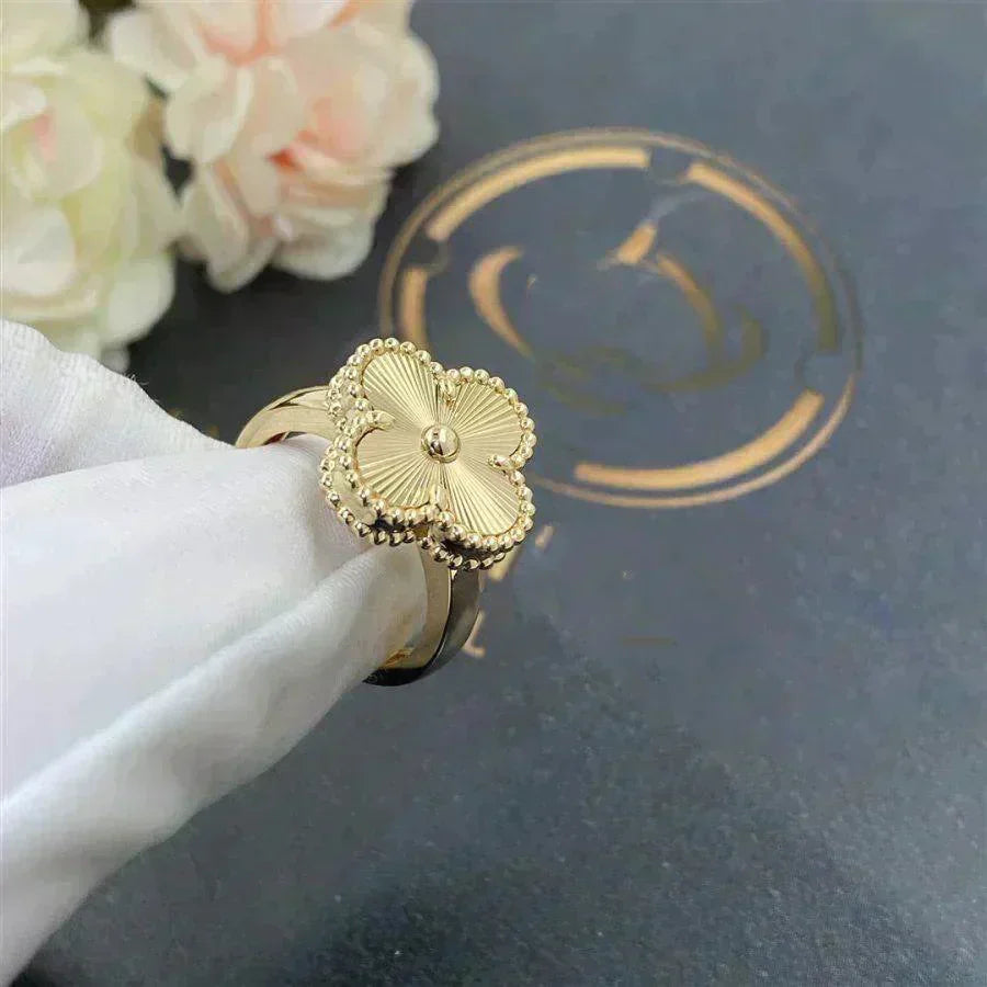 TimiCLOVER GOLD RING